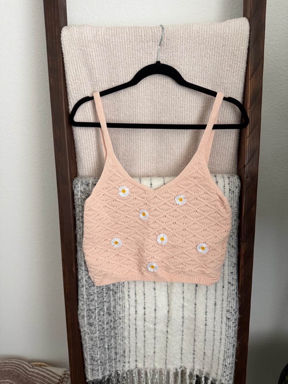 Daisy Knit Cropped Tank Top - Peach
